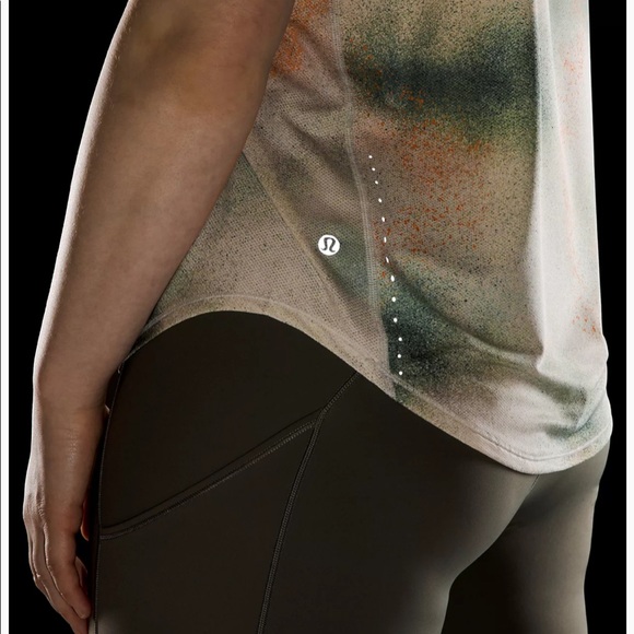 Lululemon High Neck Run and Train Tee SCSI 4 camo - Picture 5 of 5